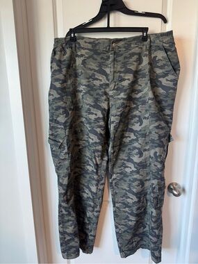 Fashion Nova woman’s Camo Cargo Pants